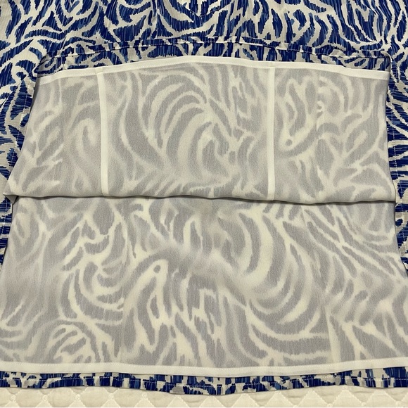 Vineyard Vines Nautical Zebra Print Pintuck Blouse in Royal Ocean S in EUC - Picture 5 of 9